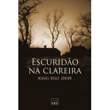 Escuridão na clareira